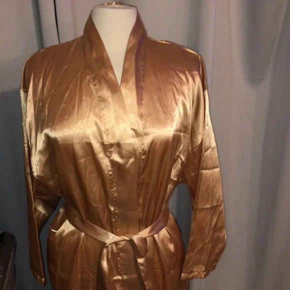 Adrienne Signature Club A Robe Gold - Picture 2 of 7